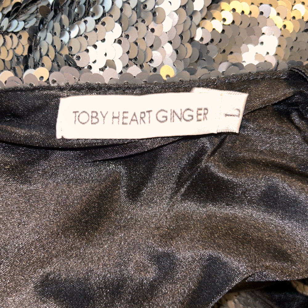 Toby Heart Ginger Matte Silver Sequin Short Sleeve Open Back Holiday Top Large View 5